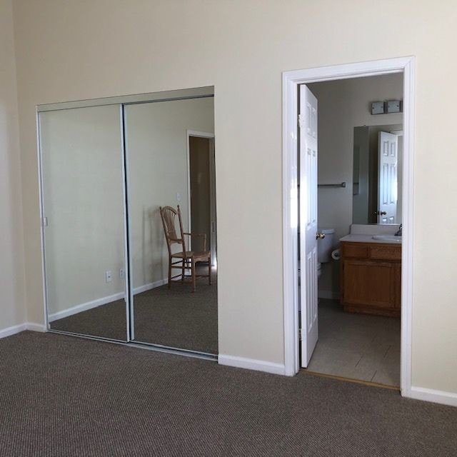 Building Photo - Updated Casa del Sol Townhome