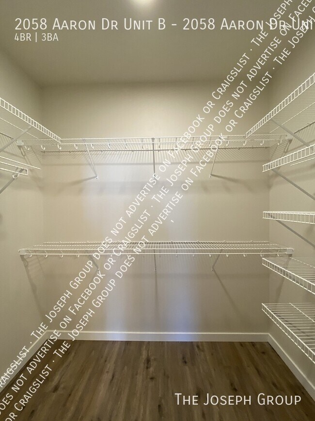 Building Photo - 2058 Aaron Dr