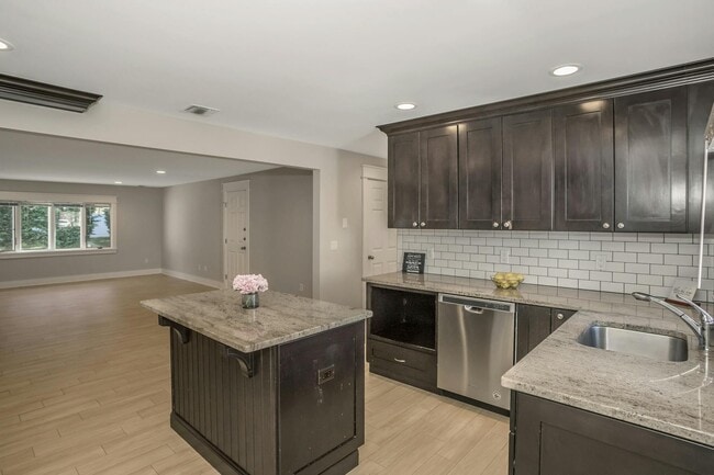 Building Photo - 288 Acre Ln