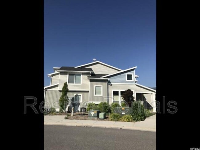 Building Photo - 1236 2432 S