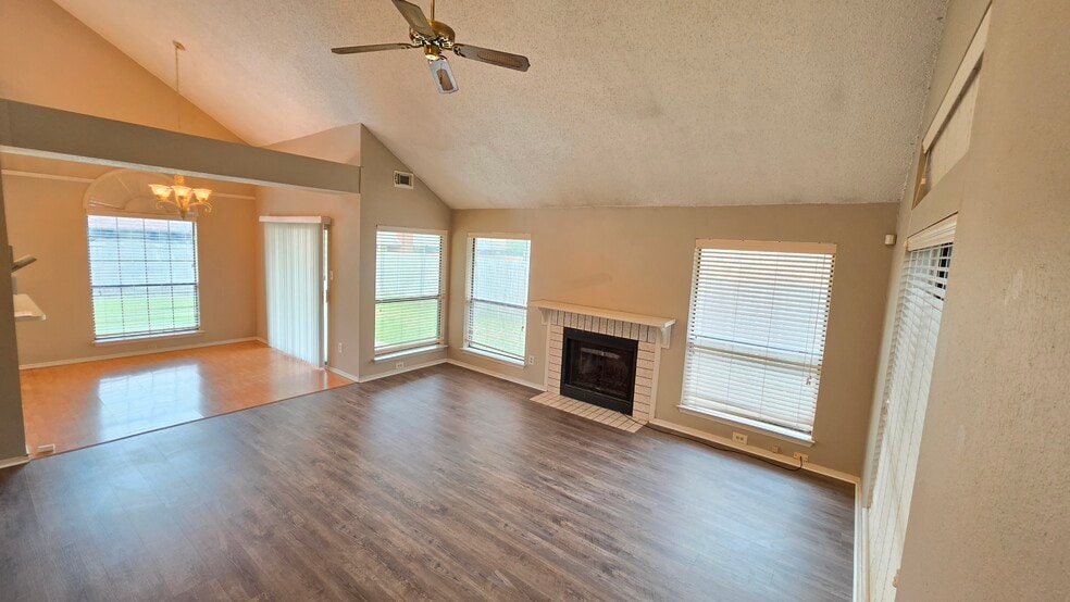 Building Photo - 6301 Fairlane Dr