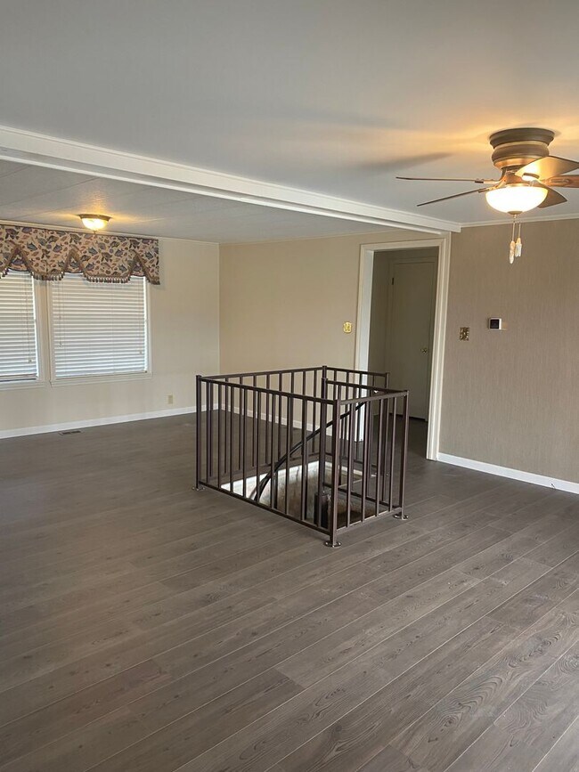 Building Photo - Waterfront 3 bedroom 2 bath