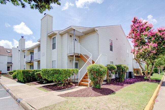 Primary Photo - 2 Bedroom, 2 Bath Updated Condo, Newpointe...