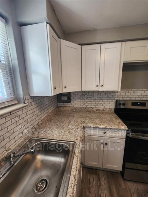 Building Photo - 206 W Spencer Ave