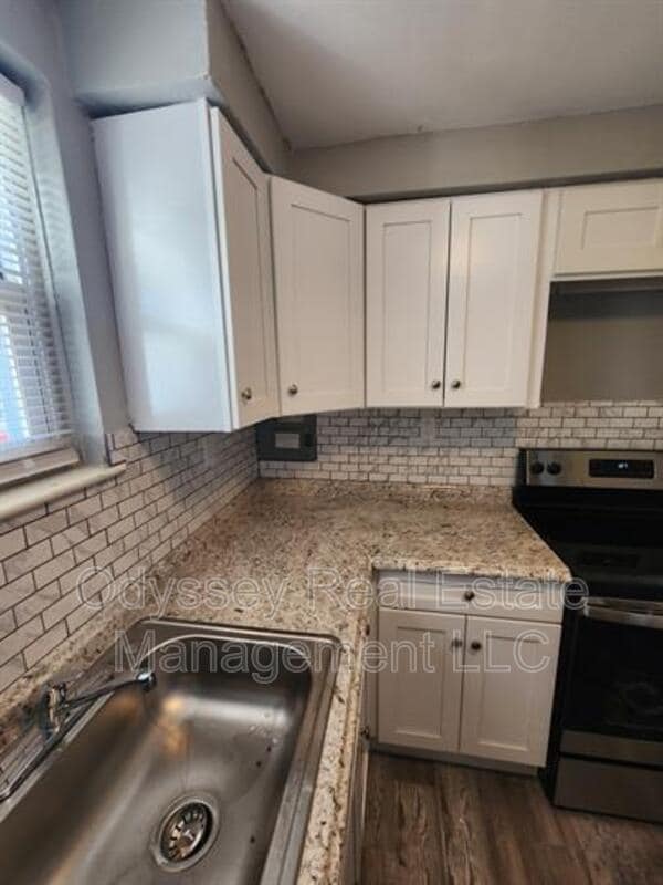 Building Photo - 210 W Spencer Ave