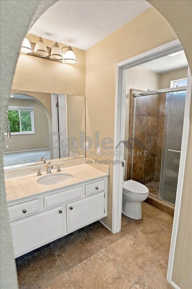 Building Photo - 21748 Grovepark Dr