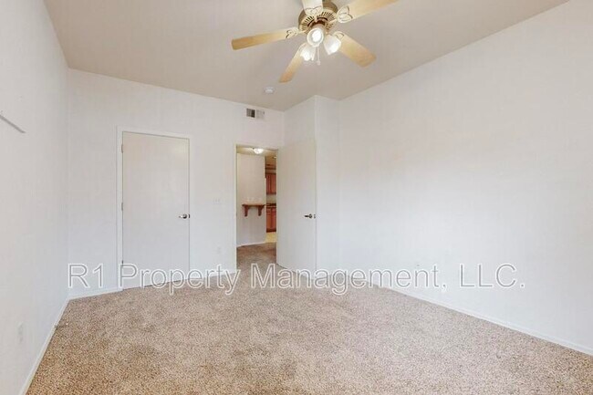 Building Photo - 6800 Vista Del Norte Dr NE