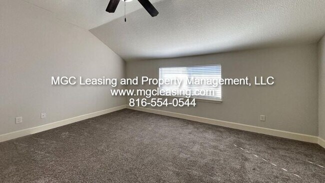 Building Photo - This Townhome Has Something for Everyone