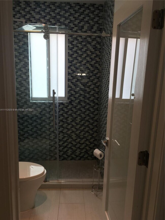 Building Photo - 645 Lenox Ave