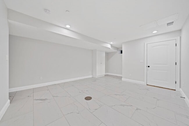 Building Photo - 469 Sherman St