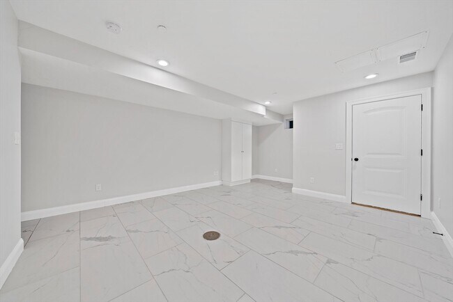 Building Photo - 479 Sherman St