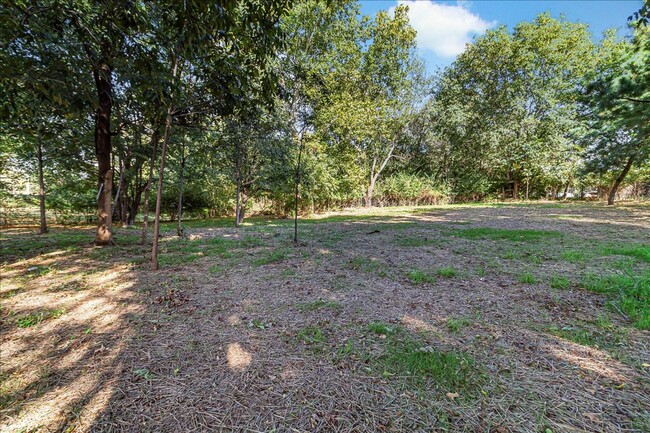 Building Photo - Home on 1 acre