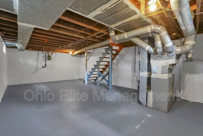 Building Photo - 900 Racine Ave