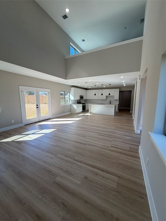 Building Photo - 20003 Venetto St