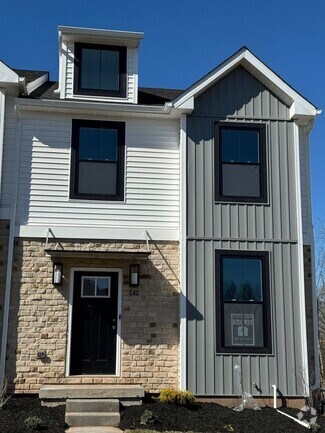 Building Photo - New 3 Bedroom End unit Townhome in Harleys...