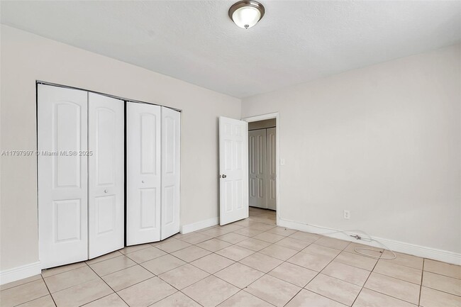 Building Photo - 6921 Rue Vendome