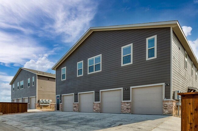 Building Photo - 735 Harvest Moon Dr