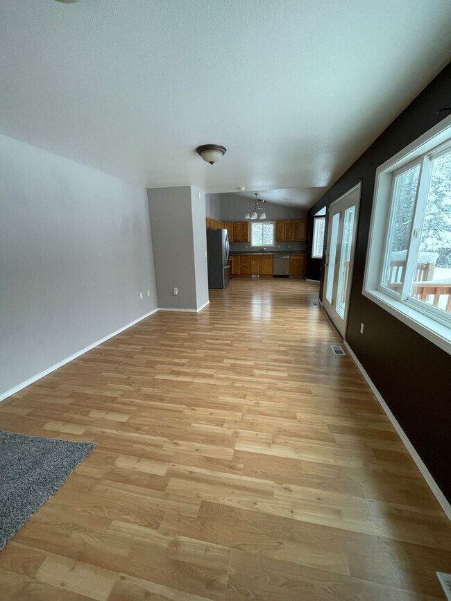Building Photo - APPLY NOW, AND GET A $900 DISCOUNT ON YOUR...