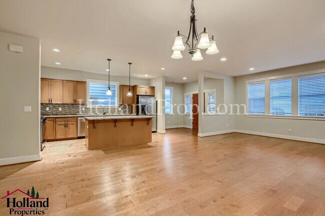 Building Photo - Gorgeous 4-Bedroom Home Near Nike & Intel ...