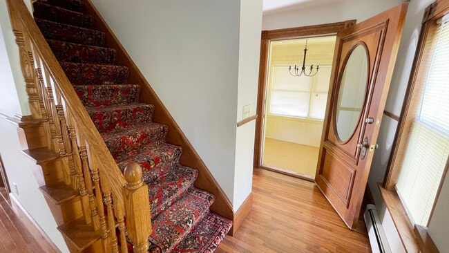 Building Photo - Gorgeous 3BR 1 Bathroom in Leominster