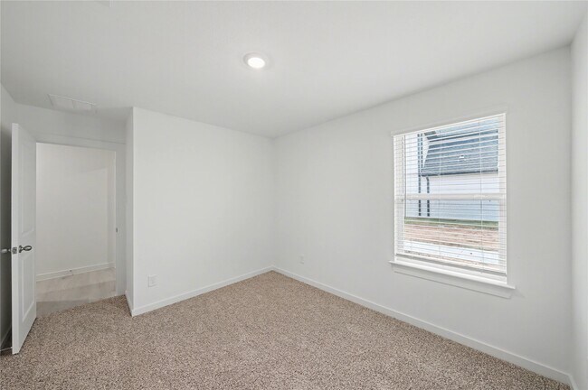 Building Photo - 3930 Langridge Dr