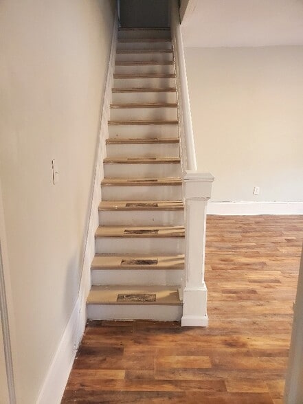 Building Photo - 64 Arch St