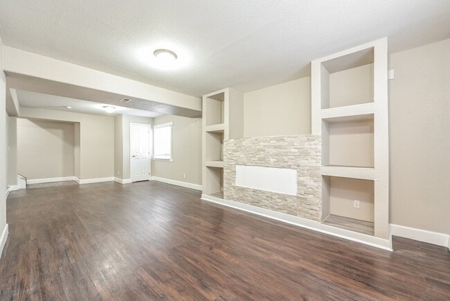 Building Photo - 24762 E Wyoming Cir