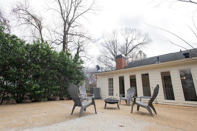 Building Photo - 470 Forestgate Ct