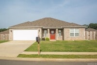 Building Photo - 17 Saunder Dr N