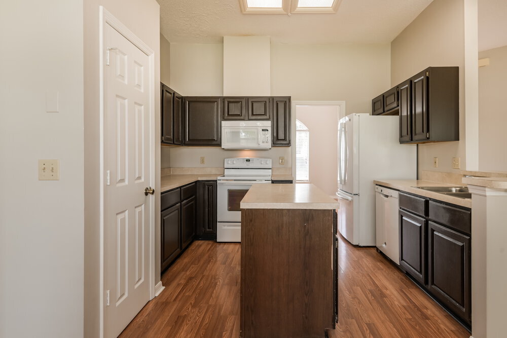 Building Photo - 9157 Camshire Dr