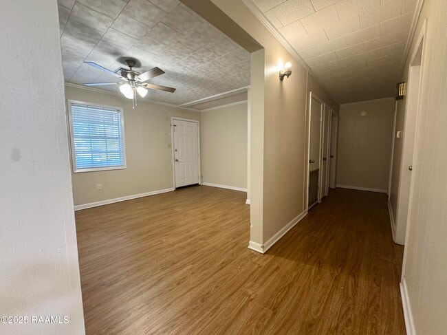 Building Photo - 100 Charolais St