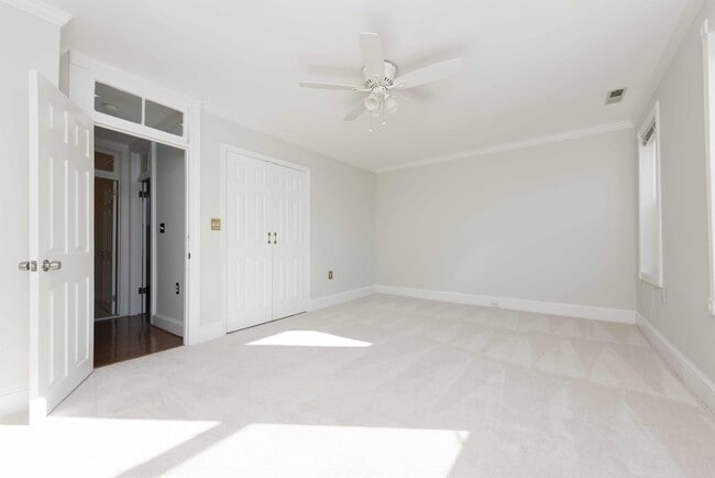 Building Photo - 202 11th St NE