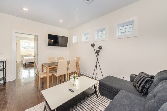 Building Photo - 1610 51st St