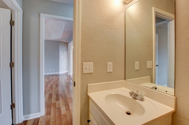 Building Photo - 3696 S Naples Ct