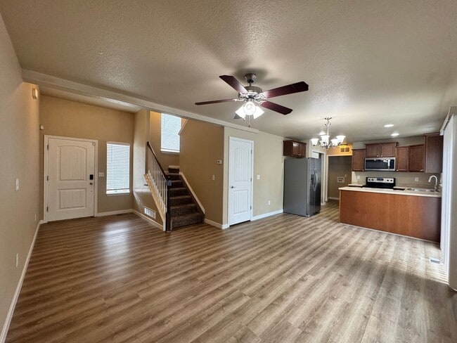 Building Photo - 3 Bedroom in Sierra Springs