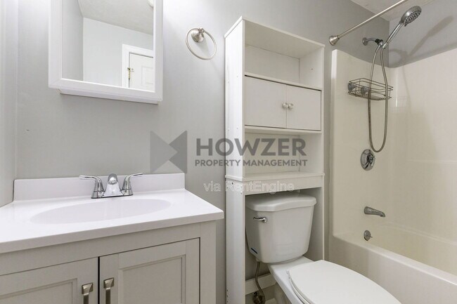 Building Photo - 361 Main St