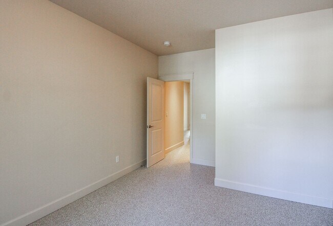 Building Photo - 3091 Kurt Dr NW