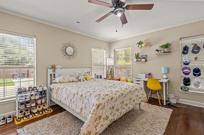 Building Photo - TCU-3518 Westcliff Rd