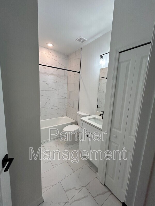 Building Photo - 2105 Redmond St