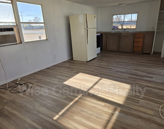 Building Photo - 502 N Avenue F