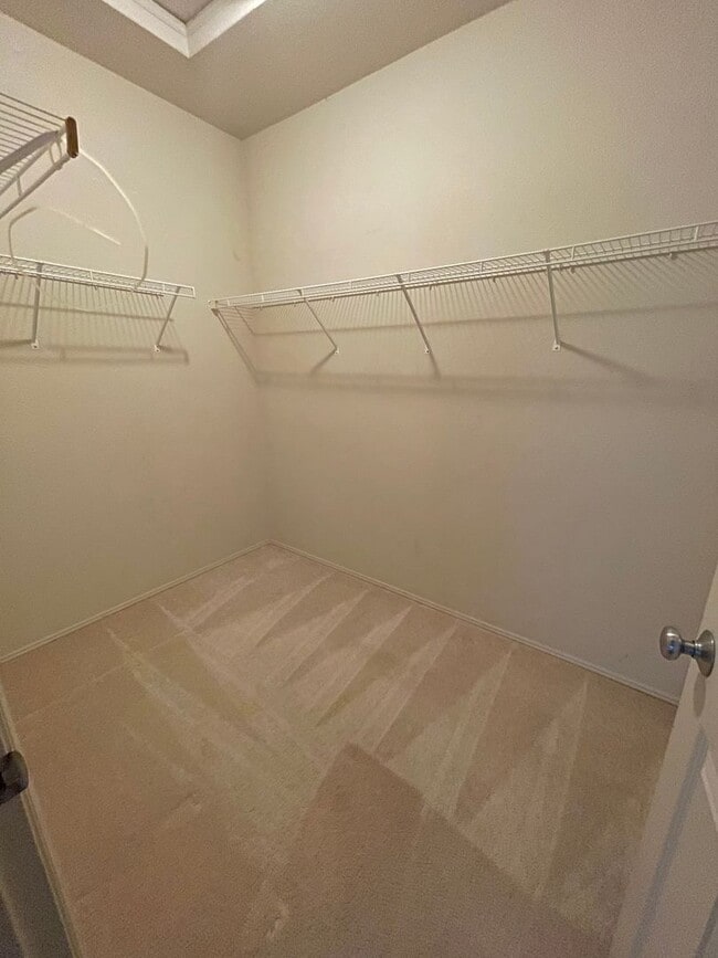 Building Photo - Sammamish Townhouse...