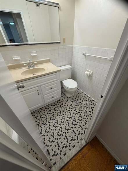 Building Photo - 39 E 39th St