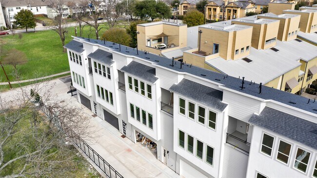 Building Photo - 2916 Cline St