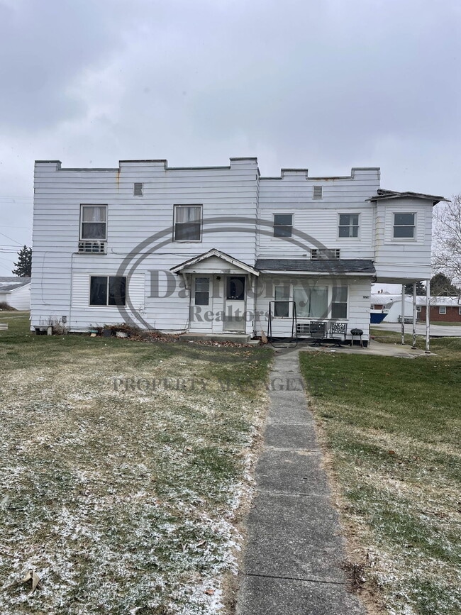 Building Photo - 220 N Main St