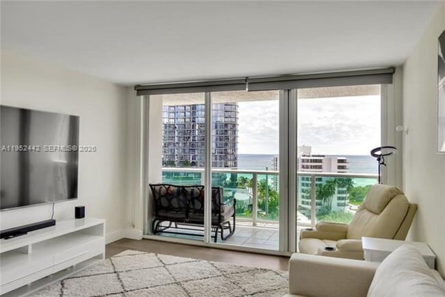 Building Photo - 100 Bayview Dr