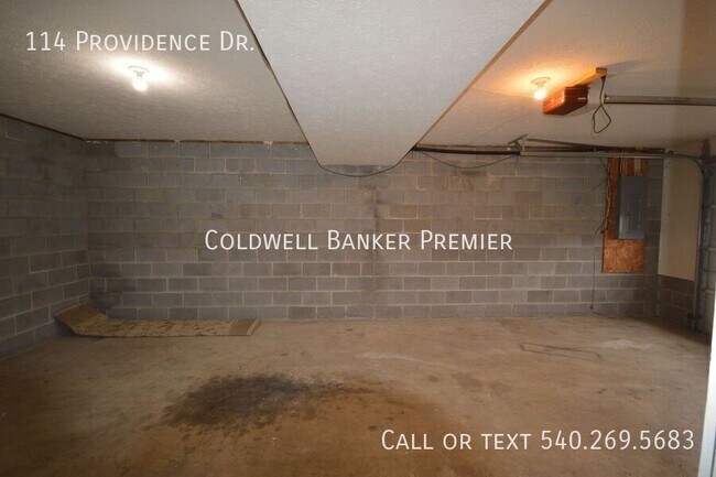 Building Photo - 114 Providence Dr
