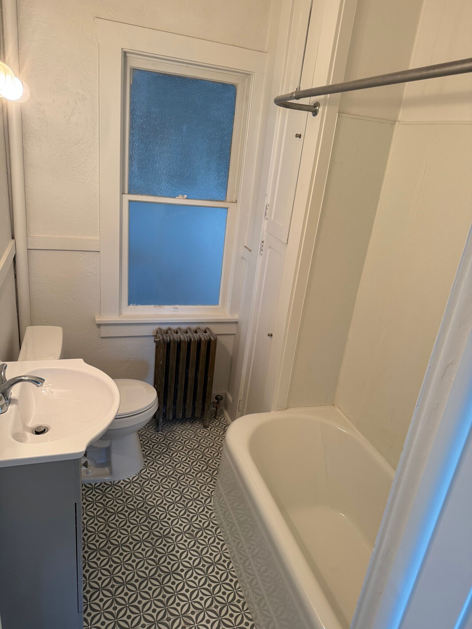 Bathroom - 315 W Halliday St