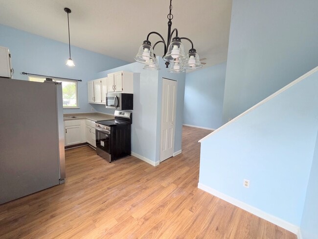Building Photo - 1818 Paveys Glen Run