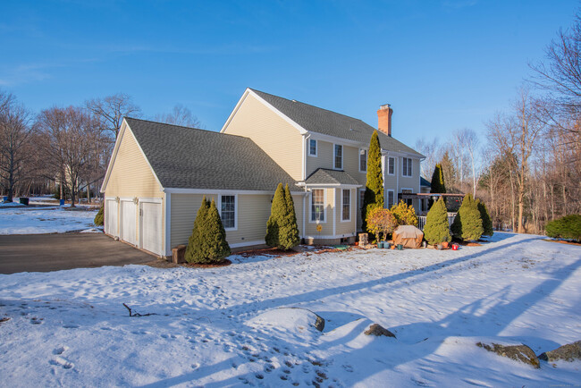 Building Photo - 64 Charolais Way