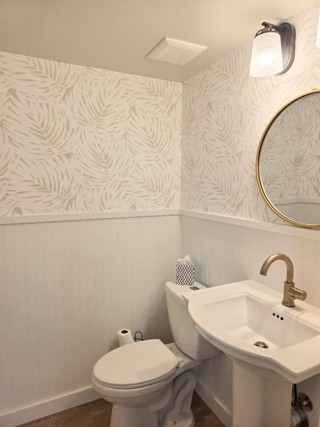 Building Photo - 65 Beach Ln